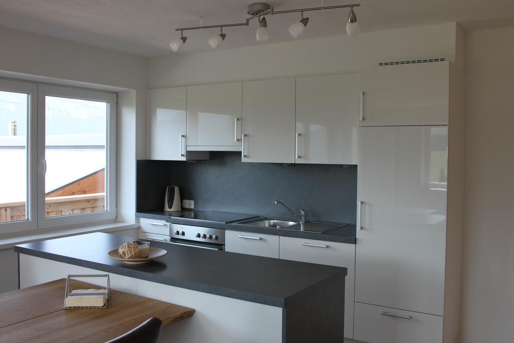 Apartment Am Birkenweg Oberndorf in Tirol Pokoj fotografie