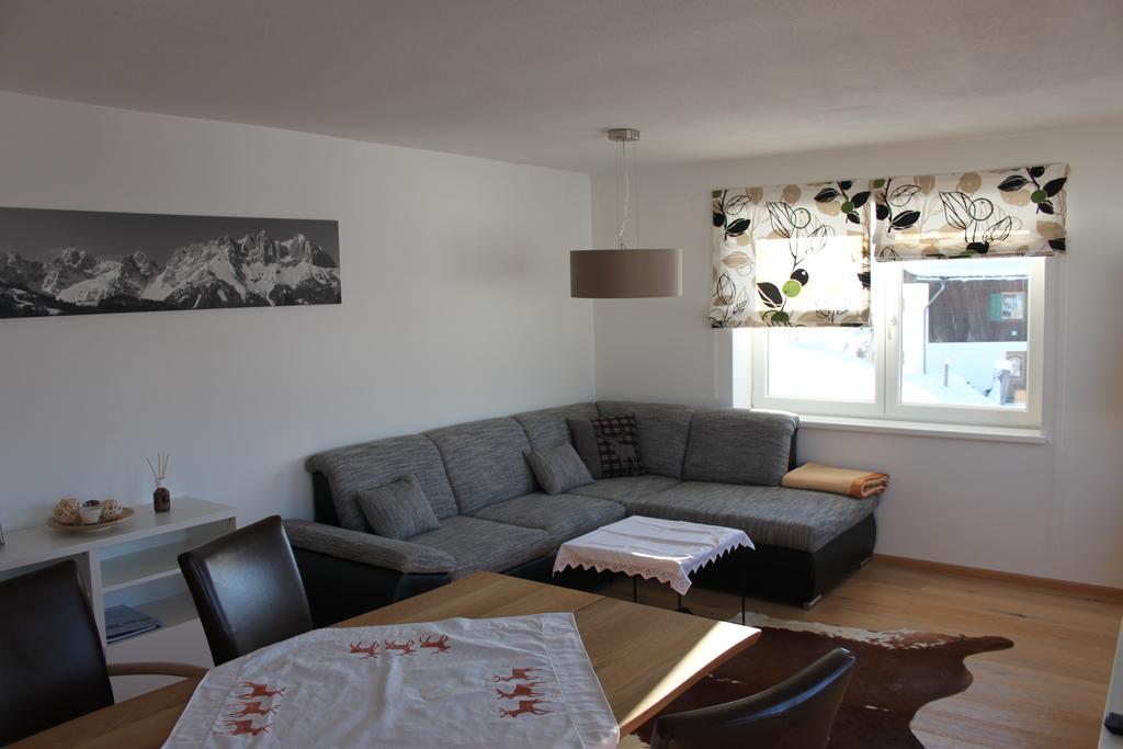 Apartment Am Birkenweg Oberndorf in Tirol Pokoj fotografie