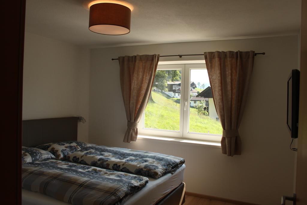 Apartment Am Birkenweg Oberndorf in Tirol Pokoj fotografie